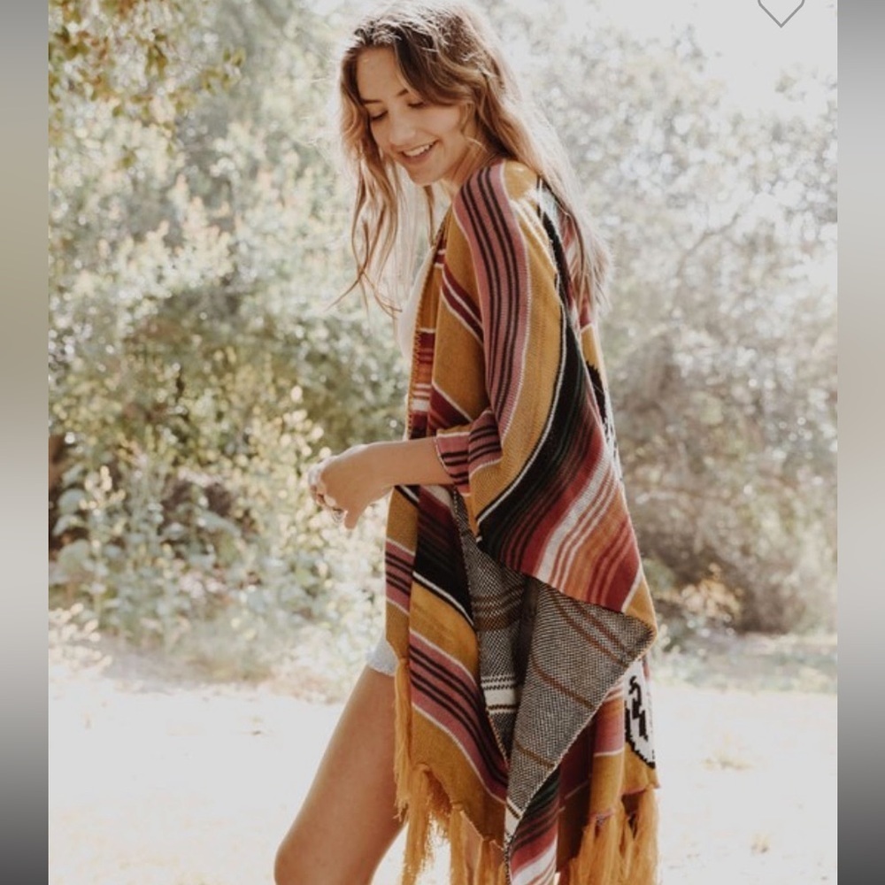 👉 Bohemian Cow Serape Women’s Lightweight Ruana - Picture 2 of 2